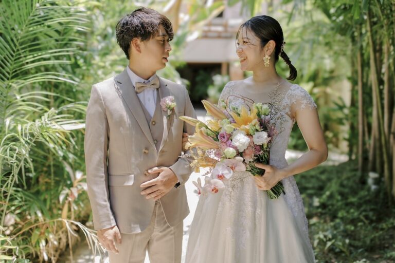 セブ島ウェディング・見つめある新郎新婦